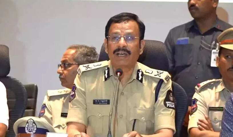 सरकारी अधिकारियों पर हमले के लिए सख्त कार्रवाई की जाएगी: Hyderabad CP Sajjanar सरकारी अधिकारियों पर हमले के लिए सख्त कार्रवाई की जाएगी: Hyderabad CP Sajjanar