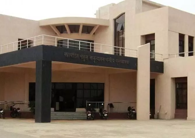 Hindi Universities से स्टूडेंट्स पढ़ाई क्यों छोड़ रहे हैं? Hindi Universities से स्टूडेंट्स पढ़ाई क्यों छोड़ रहे हैं?