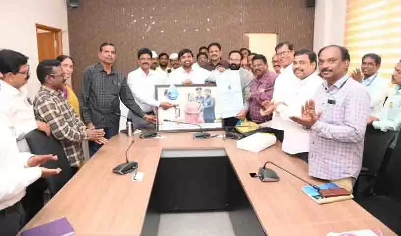 Mancherial कलेक्टर को नेशनल वॉटर अवॉर्ड जीतने पर सम्मानित किया गया Mancherial कलेक्टर को नेशनल वॉटर अवॉर्ड जीतने पर सम्मानित किया गया