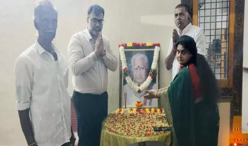 पूर्व मंत्री पलवई की जयंती बड़े पैमाने पर मनाई गई पूर्व मंत्री पलवई की जयंती बड़े पैमाने पर मनाई गई