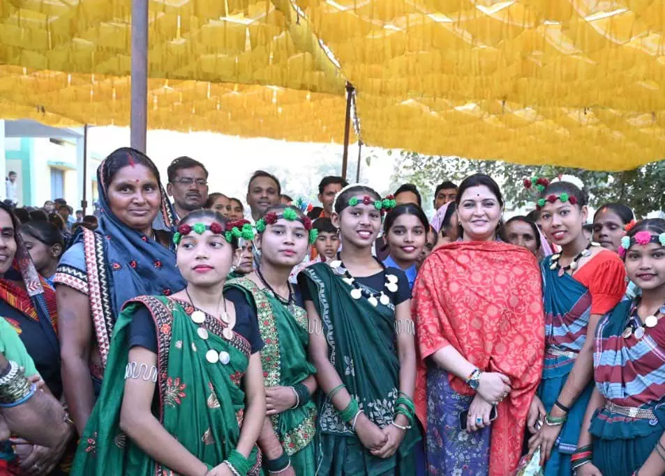 बाल क्रीड़ा प्रतियोगिता में पंडरिया विधायक भावना बोहरा ने खिलाड़ियों का किया सम्मान बाल क्रीड़ा प्रतियोगिता में पंडरिया विधायक भावना बोहरा ने खिलाड़ियों का किया सम्मान