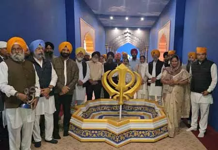 मुख्यमंत्री ने गुरु तेग बहादुर की 350वीं शहादत वर्षगांठ से पहले लाल किला इलाके का किया निरीक्षण मुख्यमंत्री ने गुरु तेग बहादुर की 350वीं शहादत वर्षगांठ से पहले लाल किला इलाके का किया निरीक्षण