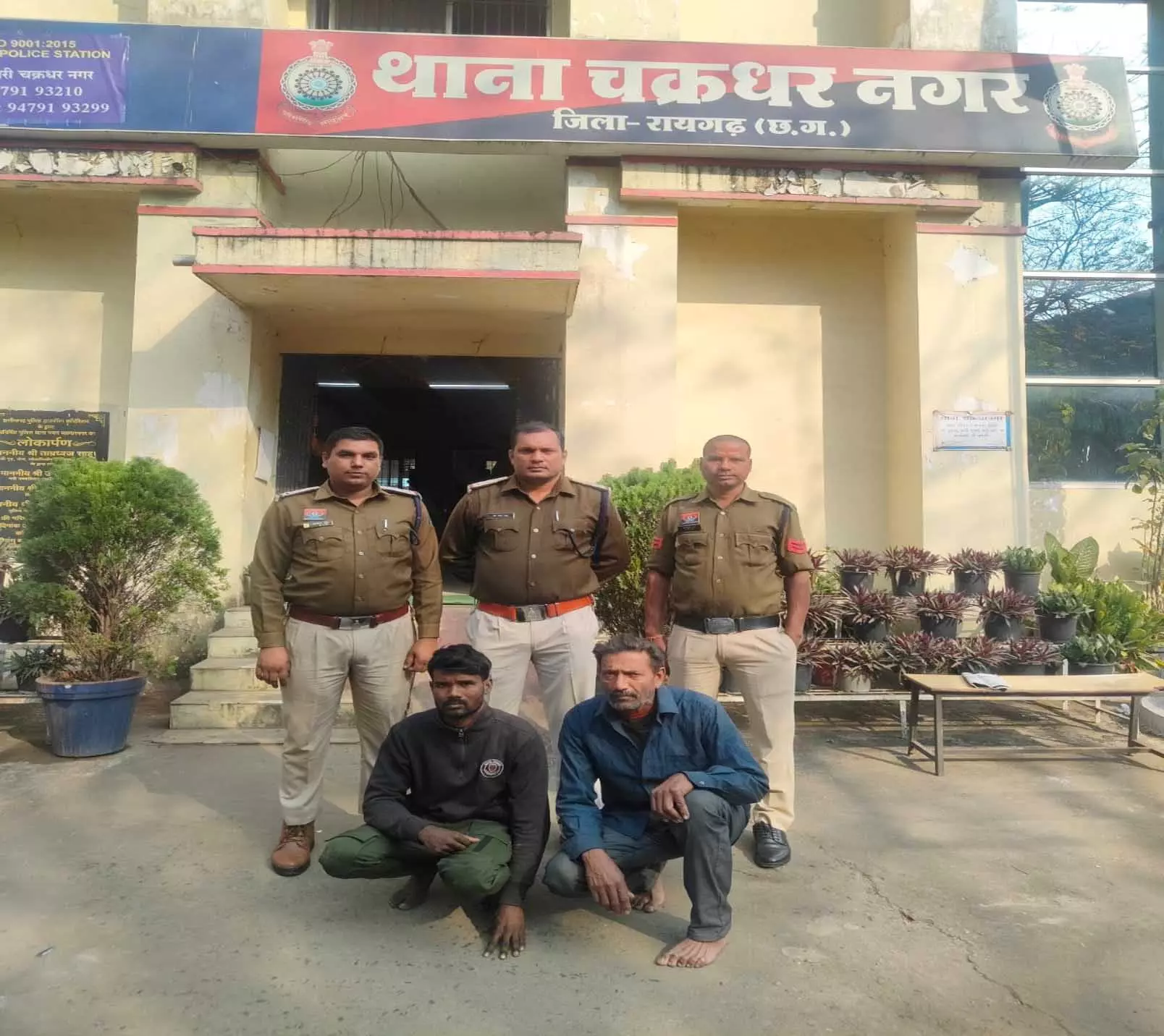 लापता नाबालिग बालिका को इंदौर से किया बरामद, आरोपी युवक और मामा गिरफ्तार लापता नाबालिग बालिका को इंदौर से किया बरामद, आरोपी युवक और मामा गिरफ्तार