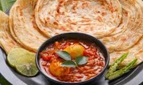 Lachcha Gobhi Paratha : क्रिस्पी लेयर्स और चटपटे फ्लेवर से लोडेड लच्छा गोभी पराठा Lachcha Gobhi Paratha : क्रिस्पी लेयर्स और चटपटे फ्लेवर से लोडेड लच्छा गोभी पराठा