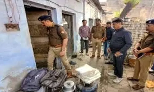 Jammu Kashmir: पुलिस की छापेमारी, AK-47 राइफल के कारतूस बरामद