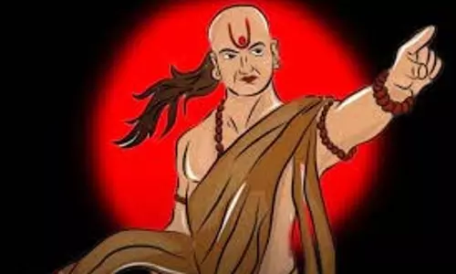 Chankya Niti: गांठ बांध लें आचार्य चाणक्य की ये 5 बातें, सुकून से कटेगी जिंदगी Chankya Niti: गांठ बांध लें आचार्य चाणक्य की ये 5 बातें, सुकून से कटेगी जिंदगी