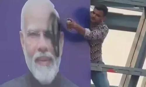 Panipat युवक ने पोस्टर पर पीएम का चेहरा काला रंग दिया, वीडियो वायरल