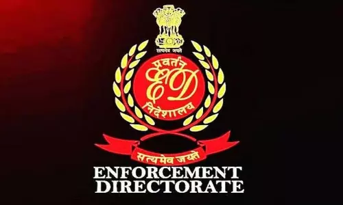 ED की टीम को रोकने के लिए कारोबारी का अजीब दांव