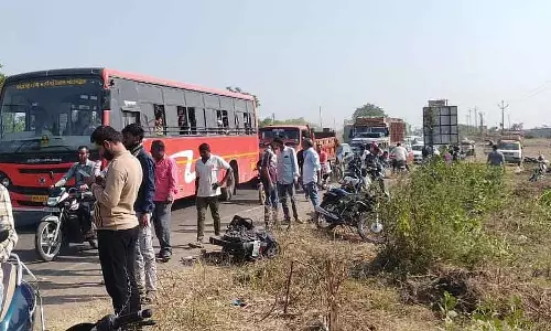 Chhatrapati Sambhajinagar : नंदराबाद के पास ट्रक की टक्कर में 27 साल के मोटरसाइकिल सवार की मौत Chhatrapati Sambhajinagar : नंदराबाद के पास ट्रक की टक्कर में 27 साल के मोटरसाइकिल सवार की मौत
