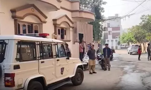 घर में आग लगने से चार लोगों की मौत, दम घुटने से मौत होने की संभावना घर में आग लगने से चार लोगों की मौत, दम घुटने से मौत होने की संभावना