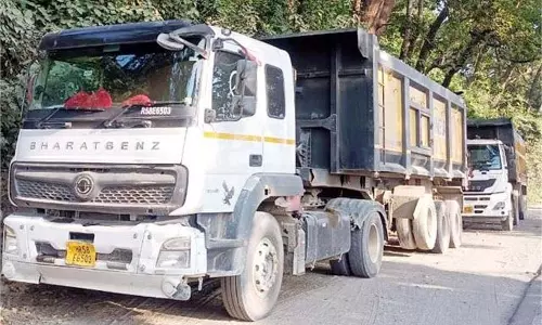 Himachal : आरटीओ की बड़ी कार्रवाई ,37 टिप्परों पर लगाया 9 लाख का जुर्माना Himachal : आरटीओ की बड़ी कार्रवाई ,37 टिप्परों पर लगाया 9 लाख का जुर्माना