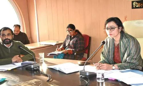 Mandi: राहत कार्यों की समीक्षा में एसडीएम रूपिंद्र कौर सख्त
