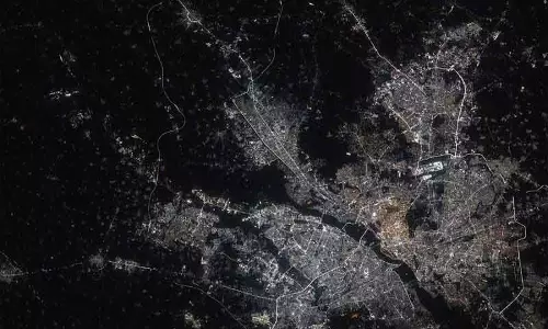 ISS की रात की तस्वीरों में भारतीय शहर टोक्यो, सिंगापुर से भी ज्यादा चमक रहा ISS की रात की तस्वीरों में भारतीय शहर टोक्यो, सिंगापुर से भी ज्यादा चमक रहा