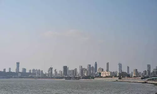 Mumbai : शहर में सुबह धूप खिली, स्मॉग से भरा Mumbai : शहर में सुबह धूप खिली, स्मॉग से भरा