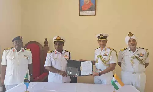 भारत और तंजानिया के नौसेना अधिकारियों ने द्विपक्षीय समुद्री संबंधों पर चर्चा की भारत और तंजानिया के नौसेना अधिकारियों ने द्विपक्षीय समुद्री संबंधों पर चर्चा की