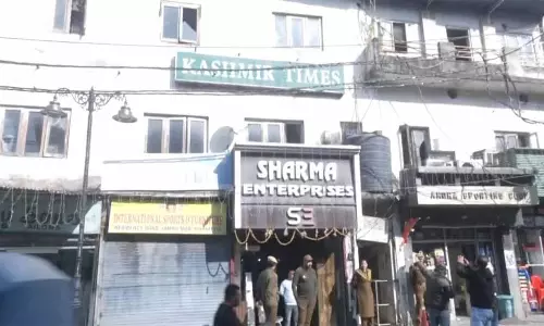 Jammu and Kashmir: कश्मीर टाइम्स ने केंद्र पर लगाया दमन का आरोप Jammu and Kashmir: कश्मीर टाइम्स ने केंद्र पर लगाया दमन का आरोप