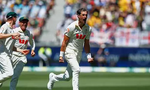 Mitchell Starc ने 7 विकेट लेकर इंग्लैंड को 172 रन पर आउट कर दिया