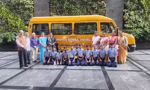 Pune : आरएम धारीवाल फाउंडेशन ने कैंप एजुकेशन सोसाइटी को स्कूल बस दान की