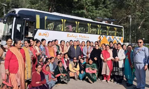 महिला प्रतिनिधिमंडल को एक हफ़्ते की Ayodhya तीर्थयात्रा के लिए रवाना किया गया महिला प्रतिनिधिमंडल को एक हफ़्ते की Ayodhya तीर्थयात्रा के लिए रवाना किया गया