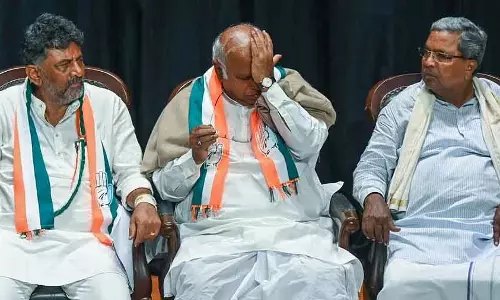Delhi में कांग्रेस के छह विधायक मल्लिकार्जुन खड़गे से मिले Delhi में कांग्रेस के छह विधायक मल्लिकार्जुन खड़गे से मिले