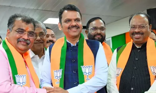 Mumbai: बीजेपी ने नांदेड़ में परिवार के 6 सदस्यों को मैदान में उतारा Mumbai: बीजेपी ने नांदेड़ में परिवार के 6 सदस्यों को मैदान में उतारा