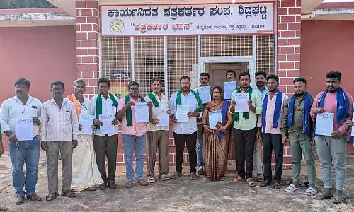 Karnataka: 23 से जिला कलेक्टर कार्यालय के सामने अनिश्चितकालीन धरना Karnataka: 23 से जिला कलेक्टर कार्यालय के सामने अनिश्चितकालीन धरना