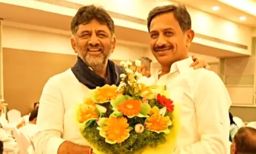 Karnataka में नेतृत्व विवाद, कांग्रेस MLA ने हाईकमान से हस्तक्षेप की मांग की Karnataka में नेतृत्व विवाद, कांग्रेस MLA ने हाईकमान से हस्तक्षेप की मांग की