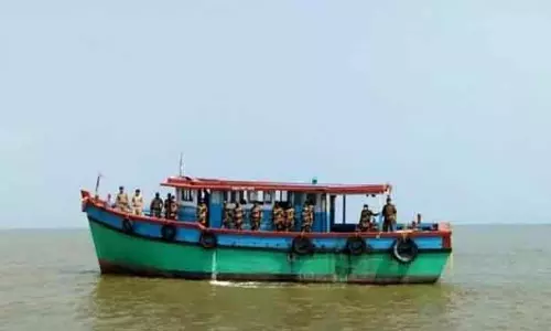 Kendrapara: कछुओं के क्षेत्र में मछली पकड़ने के आरोप में 8 मछुआरे गिरफ्तार Kendrapara: कछुओं के क्षेत्र में मछली पकड़ने के आरोप में 8 मछुआरे गिरफ्तार