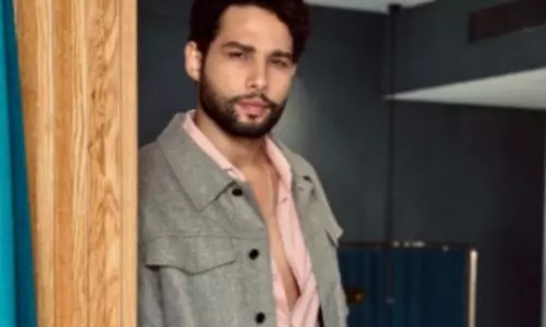 Siddhant Chaturvedi का खुलासा: इस गाने ने कठिन समय में दी हिम्मत Siddhant Chaturvedi का खुलासा: इस गाने ने कठिन समय में दी हिम्मत