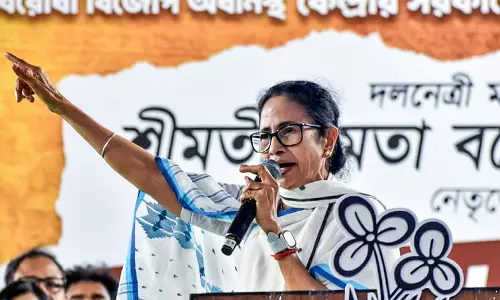 ममता बनर्जी ने चुनाव आयोग को पत्र लिखकर तत्काल हस्तक्षेप की मांग की