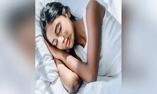 आपके लेटने का तरीका करता है शरीर को प्रभावित, जानें बायीं करवट लेकर सोने के फायदे