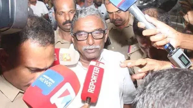 जांच में खुलासा: पद्मा कुमार पर गुप्त रूप से कागज़ात बदलने और सोना चोरी का संदेह जांच में खुलासा: पद्मा कुमार पर गुप्त रूप से कागज़ात बदलने और सोना चोरी का संदेह