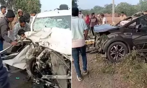Moinabad में बीजापुर हाईवे पर सड़क दुर्घटना में एक की मौत, 5 घायल Moinabad में बीजापुर हाईवे पर सड़क दुर्घटना में एक की मौत, 5 घायल