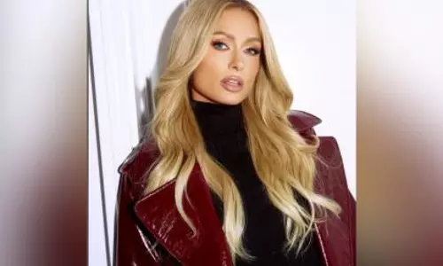 Paris Hilton की नई डॉक्यूमेंट्री इनफिनिट आइकॉन ट्रेलर में भावुक पल Paris Hilton की नई डॉक्यूमेंट्री इनफिनिट आइकॉन ट्रेलर में भावुक पल