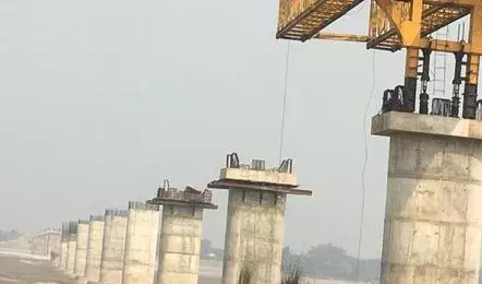Gola: विधायक ने पुल निर्माण पर लगाई नजर, सख्त निर्देश जारी