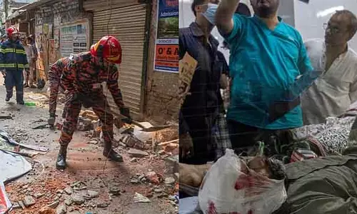 बांग्लादेश में भूकंप; 6 की मौत, भारतीय राज्य भी झटकों से प्रभावित बांग्लादेश में भूकंप; 6 की मौत, भारतीय राज्य भी झटकों से प्रभावित