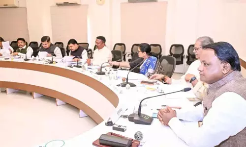 सरकार ने ग्लोबल इन्वेस्टमेंट को अट्रैक्ट करने और 50,000 जॉब्स बनाने के लिए GCC पॉलिसी 2025 को मंज़ूरी दी सरकार ने ग्लोबल इन्वेस्टमेंट को अट्रैक्ट करने और 50,000 जॉब्स बनाने के लिए GCC पॉलिसी 2025 को मंज़ूरी दी