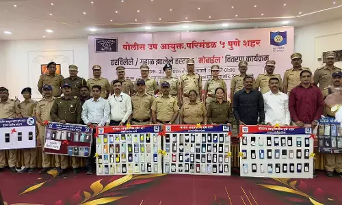 Pune पुलिस ने जोन 5 क्षेत्र में 171 खोए और गुम हुए मोबाइल फोन लौटाए Pune पुलिस ने जोन 5 क्षेत्र में 171 खोए और गुम हुए मोबाइल फोन लौटाए
