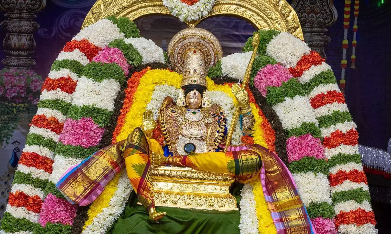 Andhra Pradesh : देवी पद्मावती दिव्य इच्छा-पूर्ति वृक्ष पर सवार हैं Andhra Pradesh : देवी पद्मावती दिव्य इच्छा-पूर्ति वृक्ष पर सवार हैं