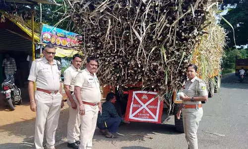 Bagalkot : वाहनों पर रिफ्लेक्टर लगाने के निर्देश