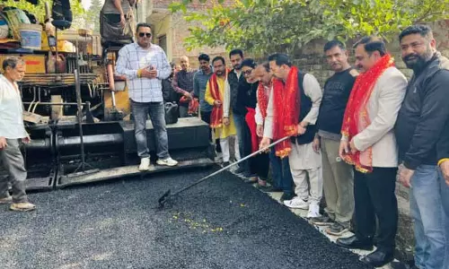 JAMMU: बिलावरिया ने ब्लैकटॉपिंग का काम शुरू किया JAMMU: बिलावरिया ने ब्लैकटॉपिंग का काम शुरू किया