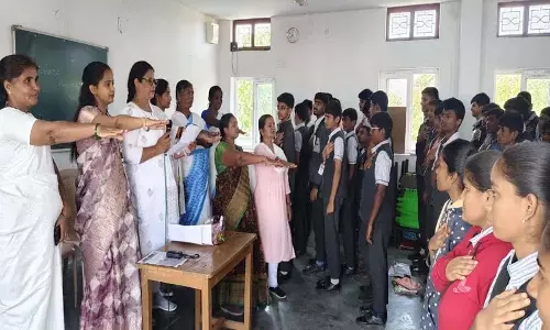 Indian public school ने स्टूडेंट्स से ड्रग्स से दूर रहने का वादा किया Indian public school ने स्टूडेंट्स से ड्रग्स से दूर रहने का वादा किया