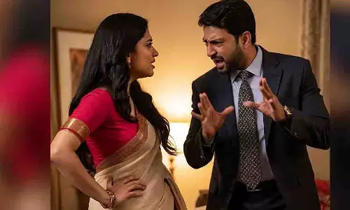 पत्नी ने ASI पति को दूसरी महिला के साथ सतना में पकड़ा, सरेआम पीटा पत्नी ने ASI पति को दूसरी महिला के साथ सतना में पकड़ा, सरेआम पीटा