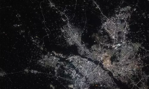 ISS की रात्रिकालीन तस्वीरों में टोक्यो, सिंगापुर की तरह चमकता यह भारतीय शहर ISS की रात्रिकालीन तस्वीरों में टोक्यो, सिंगापुर की तरह चमकता यह भारतीय शहर