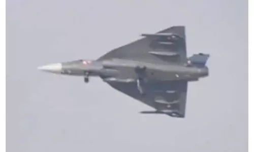 Dubai Air Show के दौरान भारतीय वायुसेना का लड़ाकू विमान तेजस दुर्घटनाग्रस्त Dubai Air Show के दौरान भारतीय वायुसेना का लड़ाकू विमान तेजस दुर्घटनाग्रस्त