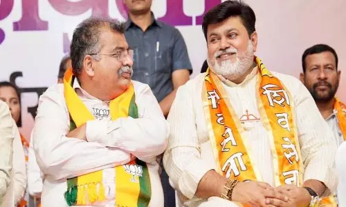 एकनाथ शिंदे ने दिल्ली में शिकायत दर्ज कराई, उदय सामंत ने रवींद्र चव्हाण की तारीफ की एकनाथ शिंदे ने दिल्ली में शिकायत दर्ज कराई, उदय सामंत ने रवींद्र चव्हाण की तारीफ की