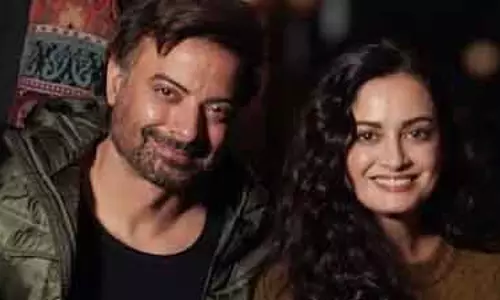Dia Mirza और राहुल भट्ट ने नई लव स्टोरी की शूटिंग पूरी की Dia Mirza और राहुल भट्ट ने नई लव स्टोरी की शूटिंग पूरी की