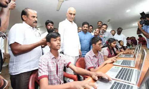 Harish Rao ने इंदिरानगर सरकारी स्कूल में कंप्यूटर लैब खोली Harish Rao ने इंदिरानगर सरकारी स्कूल में कंप्यूटर लैब खोली
