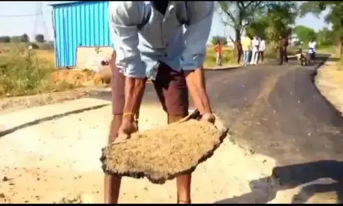 यह डंबर रोड रेवंत प्रजा पालन जैसी है.. RS Praveen Kumar की आलोचना