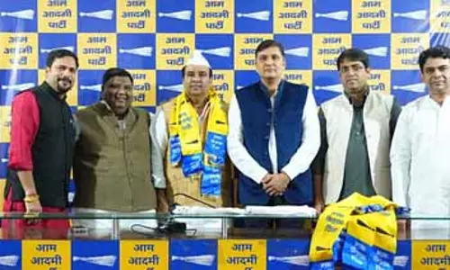 पूर्व मंत्री आसिम अहमद खान ने छोड़ी कांग्रेस, आम आदमी पार्टी में हुए शामिल पूर्व मंत्री आसिम अहमद खान ने छोड़ी कांग्रेस, आम आदमी पार्टी में हुए शामिल